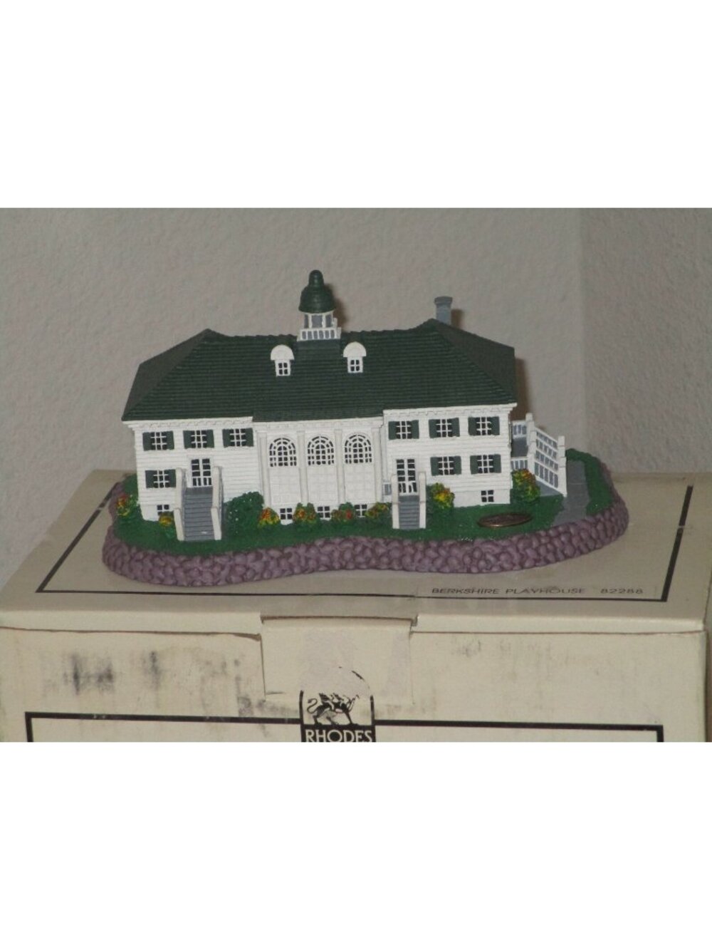 Norman Rockwell's Home Town # 82288 Berkshire Playhouse Vintage Brand New Box